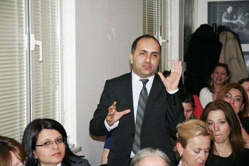 Kamu Avukatlarına Barodan Destek

 - 18