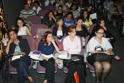 Kadın Hakları Ve Aile İçi Şiddet Konulu Sertifika Programı Devam Ediyor

 - 16