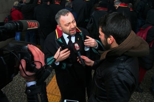 Hukuk Silah, Polis Yargı Olamaz!
 - 31