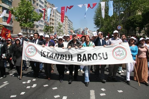 1 Mayıs’Ta Yine Taksim’Deydik
 - 13