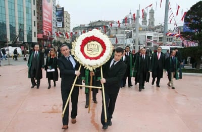 5 Nisan Avukatlar Gününü Kutlamıyoruz

 - 5