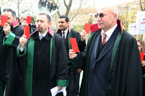 Cübbemize, Vatandaşın Hakkına Ve Hukukuna Sahip Çıkıyoruz! 

Arabuluculuğa Geçit Yok!  - 16