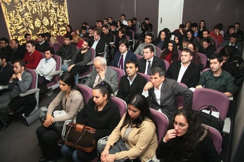 Avukata Yönelik Baskı Vatandaşa Yapılmış Sayılır

 - 39