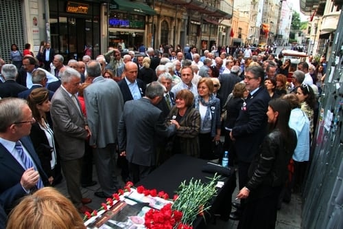 Av. Cengiz Kayıtmazer Son Yolculuğuna Uğurlandı
 - 2