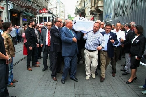 Av. Cengiz Kayıtmazer Son Yolculuğuna Uğurlandı
 - 50