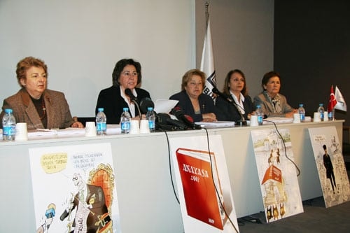 Kadın Kuruluşları: “Anayasa Değişikliği 
Girişimi Durdurulmalıdır”
