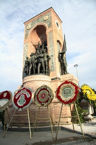 Atamızı Anıyoruz

 - 15