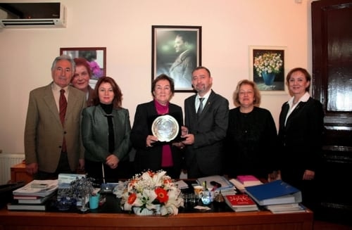 Mahmut Esat Bozkurt Hukuk Ödülü Prof. Dr. Aysel Çelikel’E Verildi
 - 1