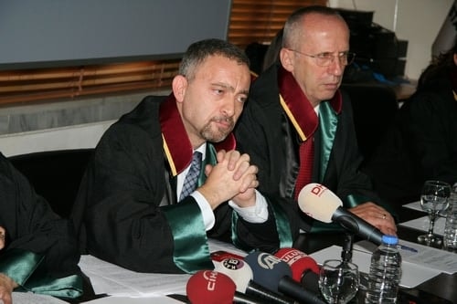 Yolsuzluk İddialarını Kapatılmış Saymak Hukuken Mümkün Değildir

 - 32