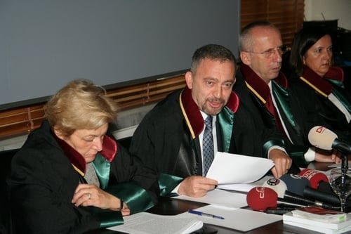 Yolsuzluk İddialarını Kapatılmış Saymak Hukuken Mümkün Değildir

 - 14