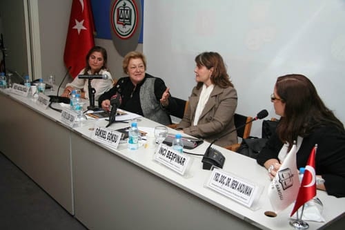 Kadına Şiddet Durmak Bilmiyor

 - 126