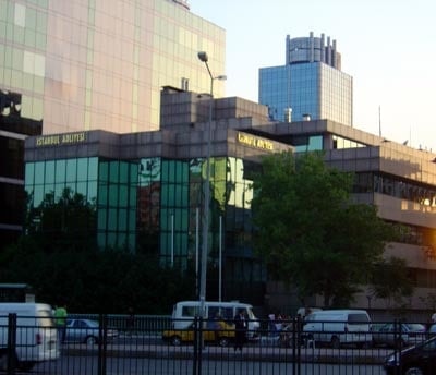 Levent Adliye Binasında Yangın Çıktı