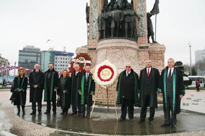 5 Nisan Avukatlar Gününü Kutlamıyoruz

 - 30