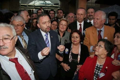 Ümit Kocasakal İstanbul Barosu Başkanlığına Yeniden Seçildi 

 - 364