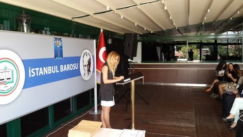 29. Dönem Hukuk İngilizcesi Ve Terminolojisi Derslerini Tamamlayanlara Katılım Belgeleri Verildi 
 - 2