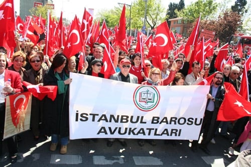 Çağlayan’Da Çağlayan Halk:“Ne Darbe İstiyoruz, Ne Şeriat”