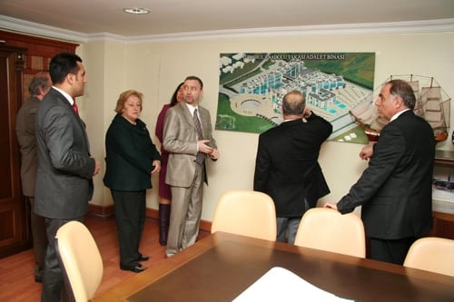 Avukatların Çalışma Olanaklarının Geliştirilmesi İçin Baromuzun Girişimleri Devam Ediyor

 - 3