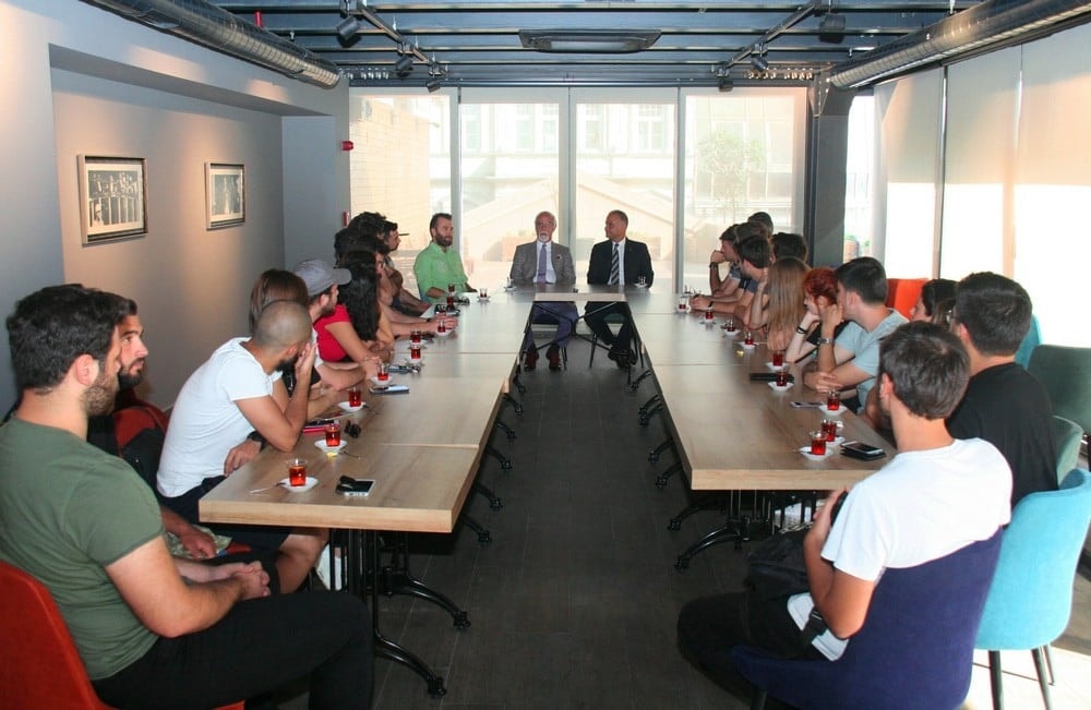 Eskişehir Anadolu Üniversitesi Tiyatro Grubu Başkan Durakoğlu’nu ziyaret etti - 6