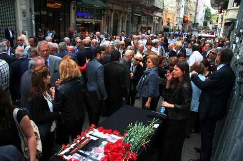 Av. Cengiz Kayıtmazer Son Yolculuğuna Uğurlandı
 - 3