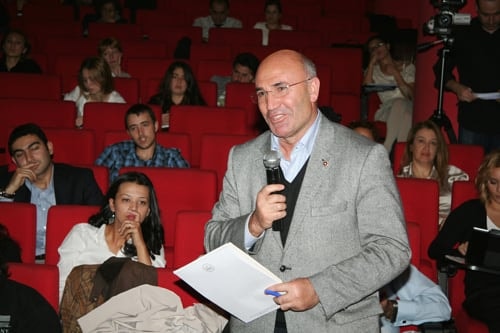 İnternet Yasası Taslağı Tartışıldı 
 - 21