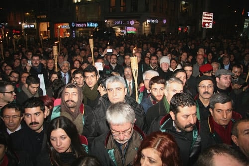 Avukata, Savunmaya Barolara Yapılan Saldırılar Düzenlenen Yürüyüşle Protesto Edildi

 - 24
