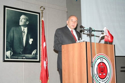 Hukuka Felsefi Ve Sosyolojik Bakışlar Sempozyumu Sona Erdi - 1