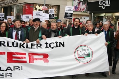 İstanbul Barosu Avukatları Ve Hukukçu Akademisyenler

Demokrasi, Hukuk Devleti Ve Özgürlükler İçin Yürüdü

 - 37