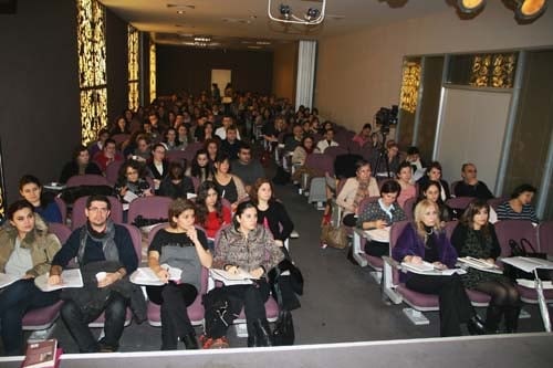 Kadın Hakları Ve Aile İçi Şiddet Semineri Devam Ediyor

 - 22