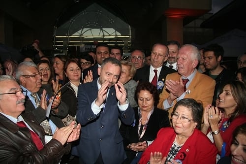 Ümit Kocasakal İstanbul Barosu Başkanlığına Yeniden Seçildi 

 - 372