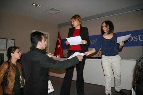 “Kadın Hakları Ve Aile İçi Şiddet” Konulu Sertifika Programı

 - 37