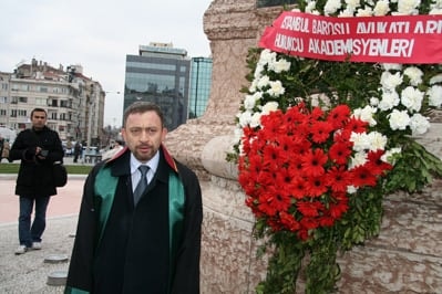 İstanbul Barosu Avukatları Ve Hukukçu Akademisyenler

Demokrasi, Hukuk Devleti Ve Özgürlükler İçin Yürüdü

 - 53