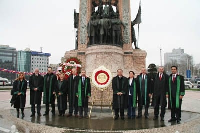 5 Nisan Avukatlar Gününü Kutlamıyoruz

