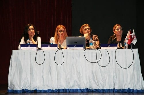 En Fazla Şiddete Sağlık Personeli Uğruyor

 - 21