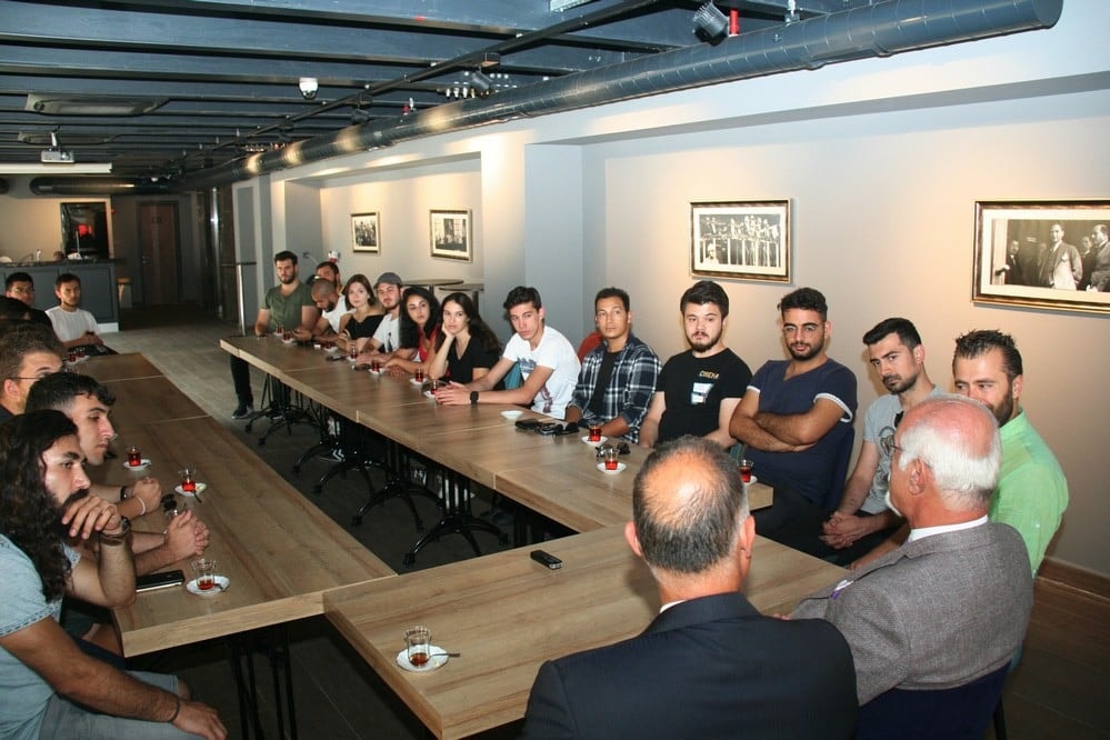 Eskişehir Anadolu Üniversitesi Tiyatro Grubu Başkan Durakoğlu’nu ziyaret etti - 5