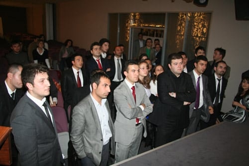 Oylar Eşit Çıkınca Seçim Ertelendi - 24