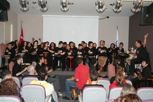 Engellerini Aştılar