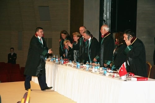 Ümit Kocasakal İstanbul Barosu Başkanlığına Yeniden Seçildi 

 - 140