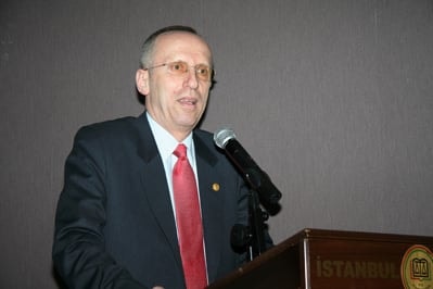 Endüstriyel Gıdalarla Sağlıklı Beslenme Şansı Yok
 - 3