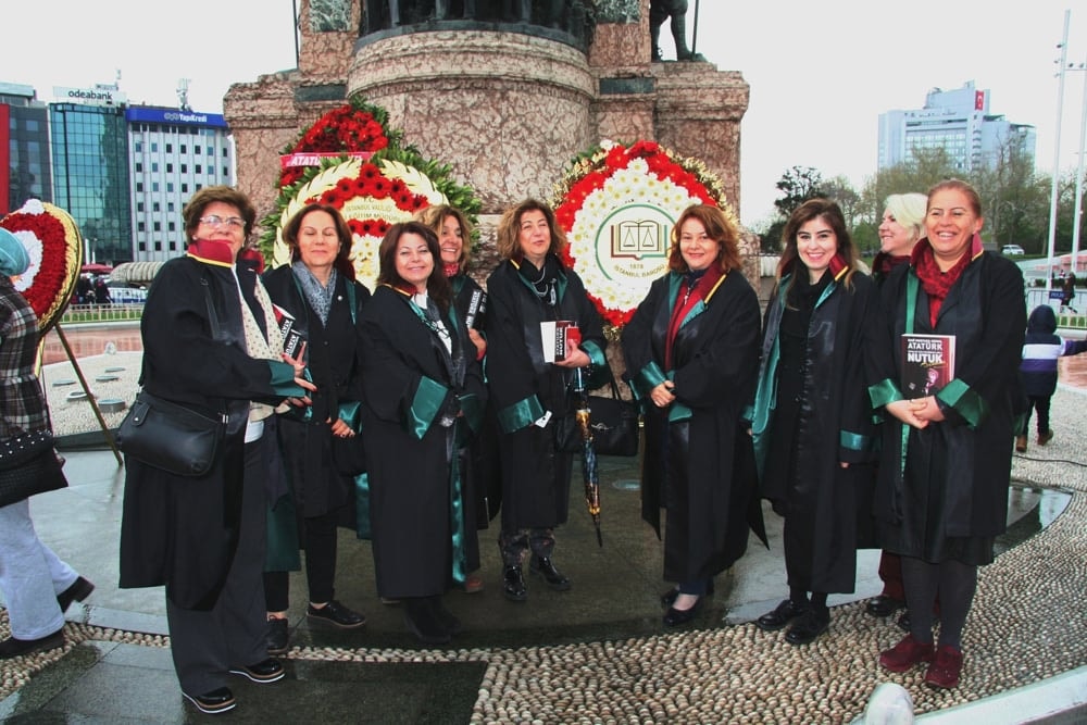 İstanbul Barosu, 23 Nisan Ulusal Egemenlik ve Çocuk Bayramında Taksim Cumhuriyet Anıtındaydı - 63
