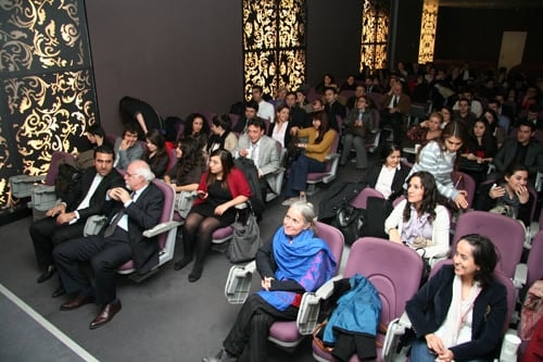 21. Dönem Hukuk İngilizcesi Ve Terminolojisi Derslerini Tamamlayanlara Katılım Belgeleri Verildi
 - 3