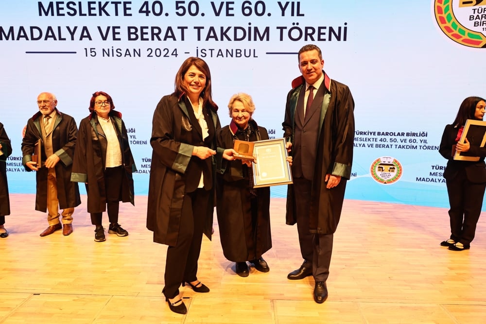 Meslekte 40, 50 ve 60 Yılını Dolduran Meslektaşlarımıza Plaket Verildi - 230