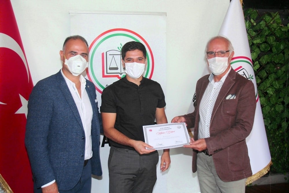 CMK ve Spor Hukuku Eğitimin Tamamlayanlara Sertifika Verildi - 13