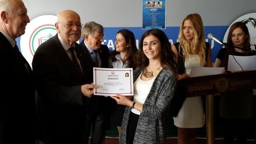 29. Dönem Hukuk İngilizcesi Ve Terminolojisi Derslerini Tamamlayanlara Katılım Belgeleri Verildi 
 - 31