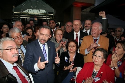 Ümit Kocasakal İstanbul Barosu Başkanlığına Yeniden Seçildi 

 - 368