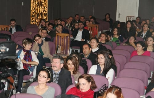 “Kadın Hakları Ve Aile İçi Şiddet” Konulu Sertifika Programı Devam Ediyor

 - 23