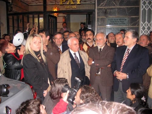 Adalet Bakanlığının Yeni Genelgesi Üzerine Avukat Behiç Aşçı Eylemine Son Verdi - 3