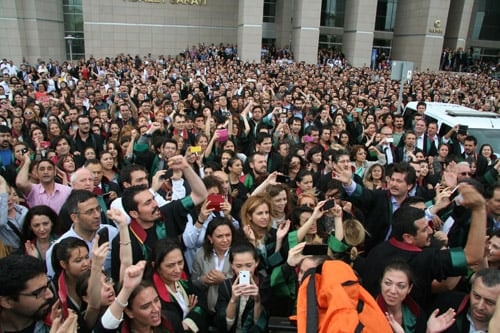 Halka Ve Avukata Yönelik Polis Şiddeti Ve Terörüne Derhal Son Verilmelidir

 - 20