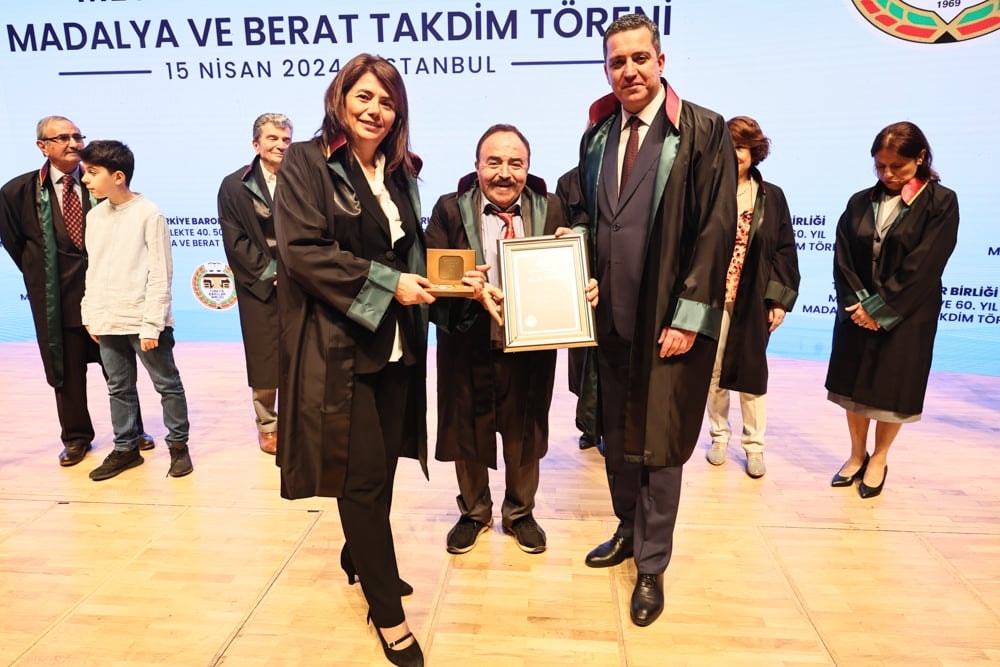 Meslekte 40, 50 ve 60 Yılını Dolduran Meslektaşlarımıza Plaket Verildi - 242