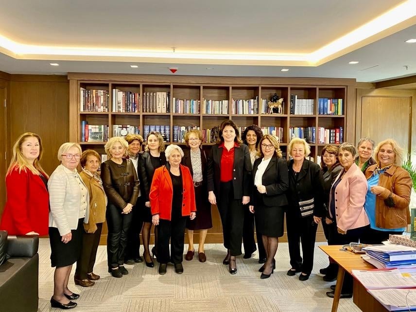 Türk Hukukçu Kadınlar Derneği’nden  Başkanımız Av. Filiz Saraç’a Tebrik Ziyareti