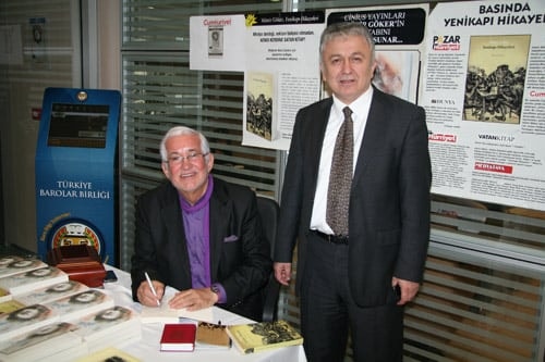 Av. Münir Göker Kitaplarını İmzaladı
 - 15